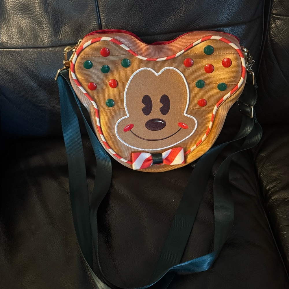 Harvey’s x Mickey Gingerbread Christmas crossbody/backpack🎄